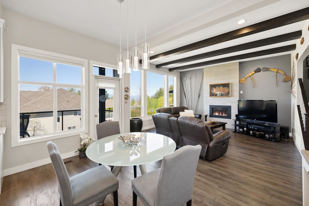 listing image 1107460505401133168