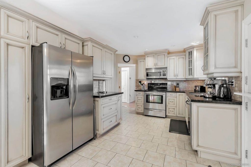 listing image 1103857019481608038