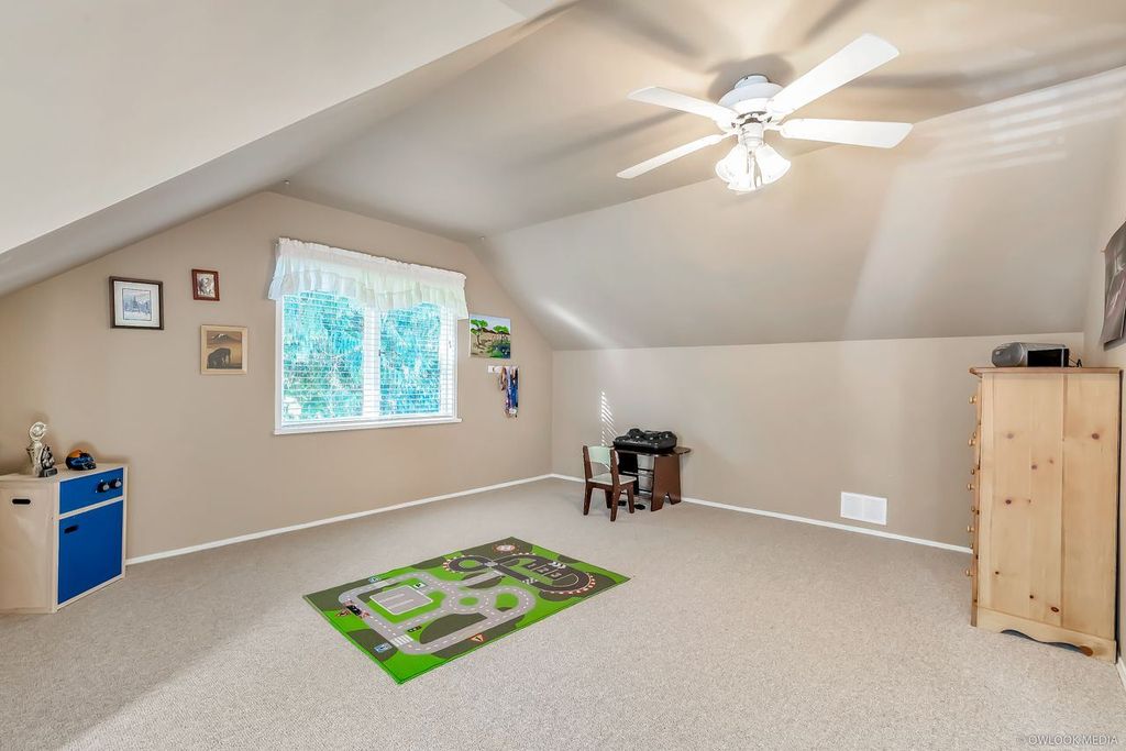 listing image 1109100170093982664