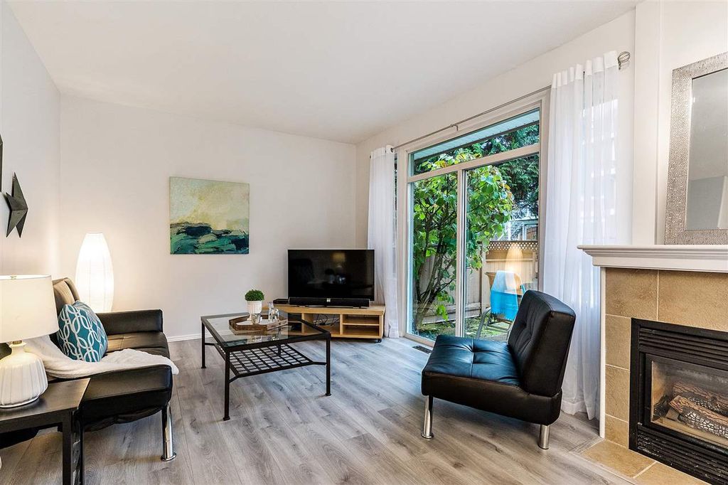 listing image 1102959658423364944