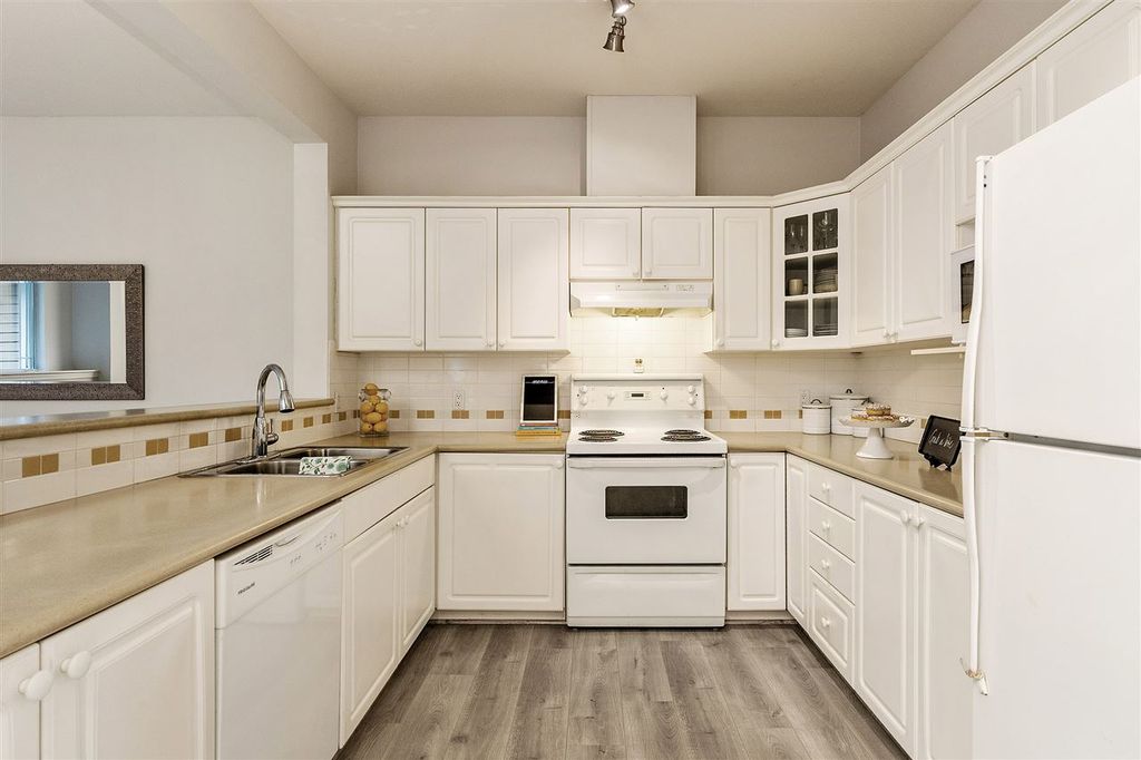 listing image 1105678498188712513