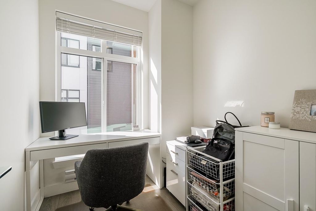 listing image 1106558433658646981