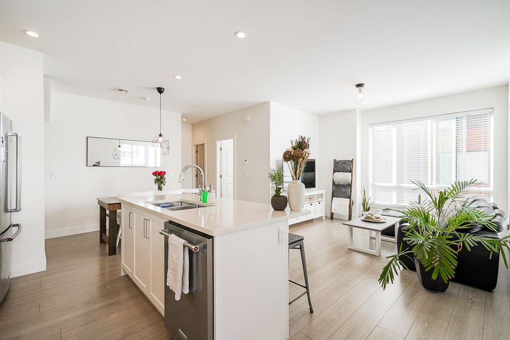 listing image 1104911176171776154