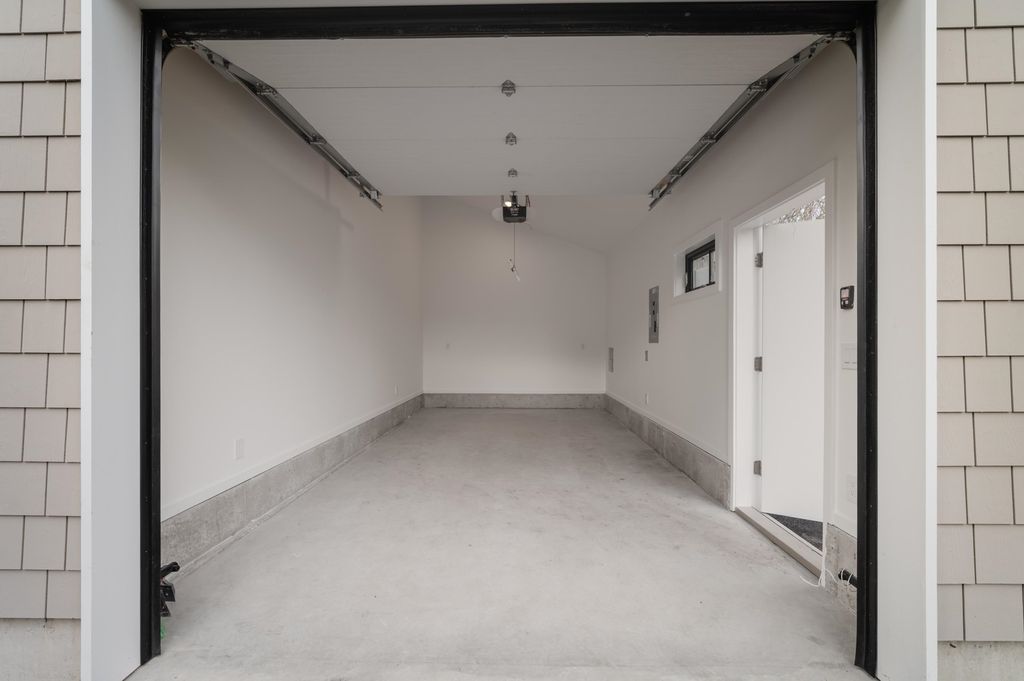 listing image 1100105759347775405