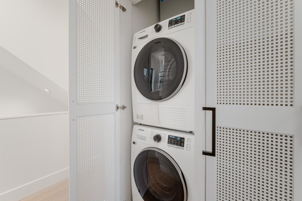 listing image 1100067644427612277