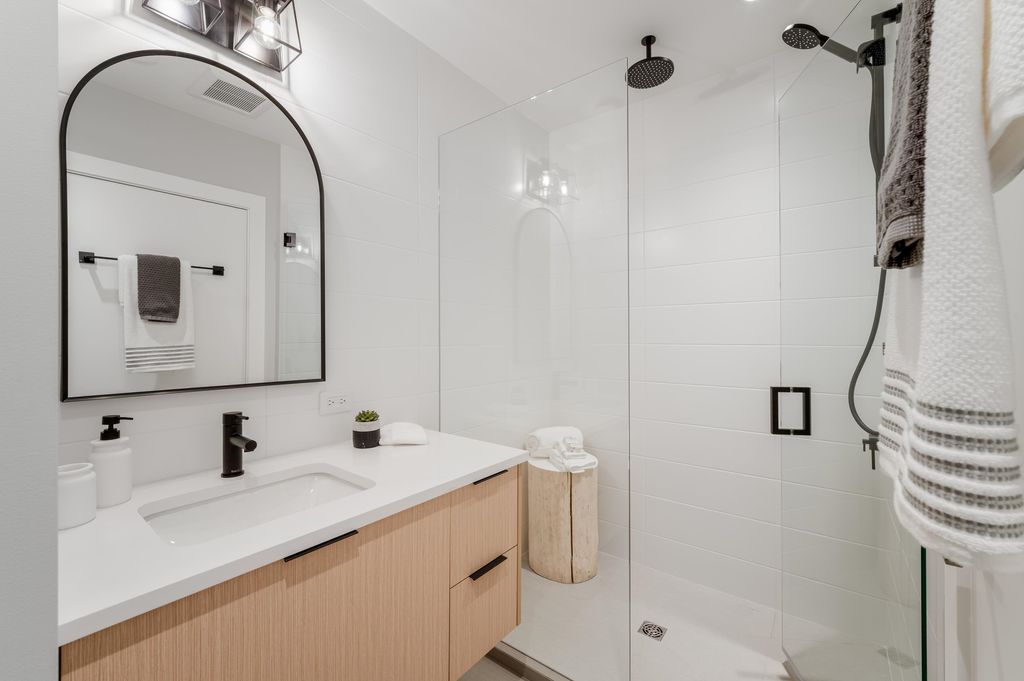 listing image 1103310986239903814