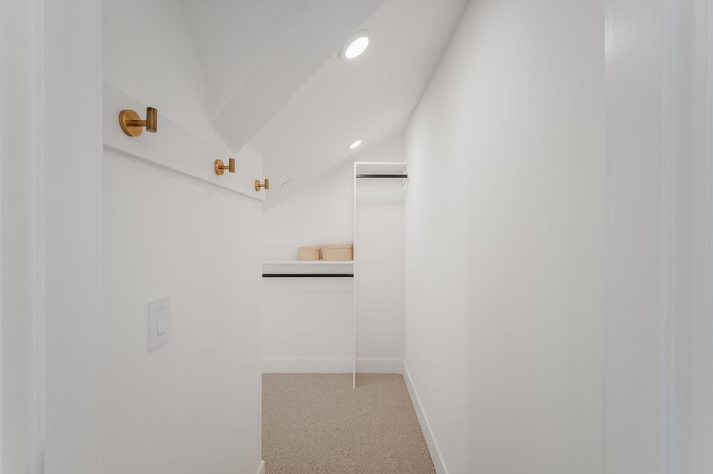 listing image 1106551413721059293