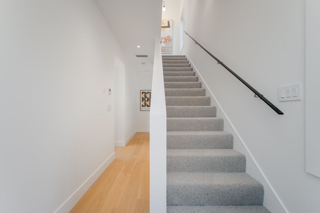 listing image 1107636575198721763