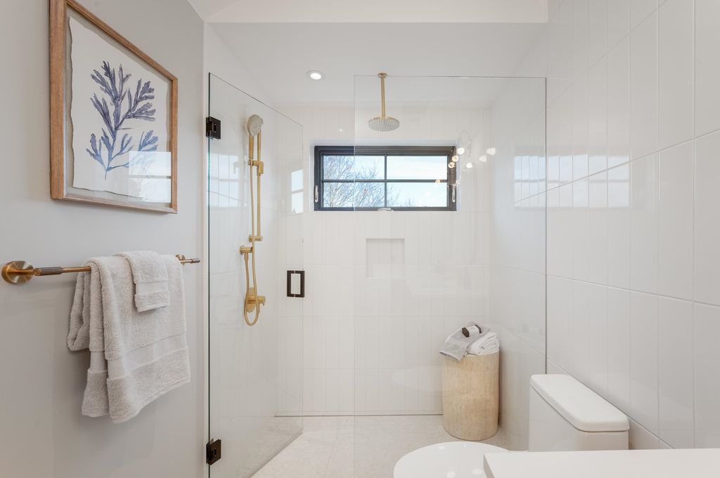 listing image 1107954828460156019