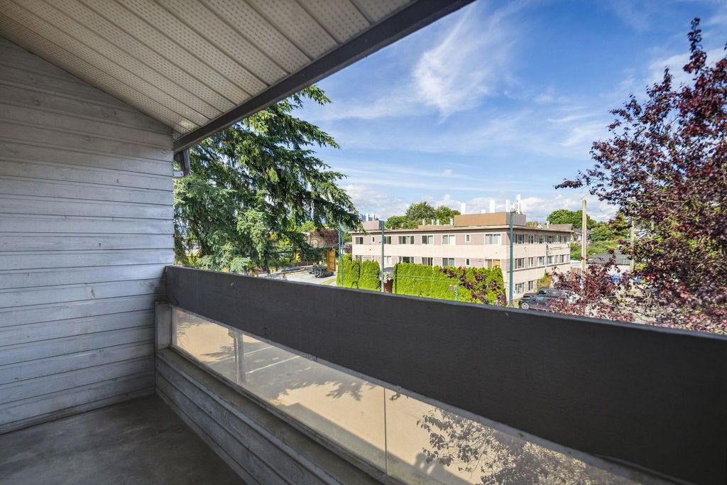 listing image 1109845803672003744