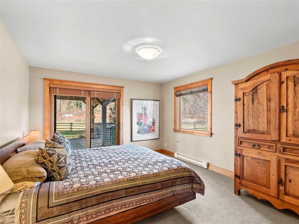 listing image 1103448025224405121