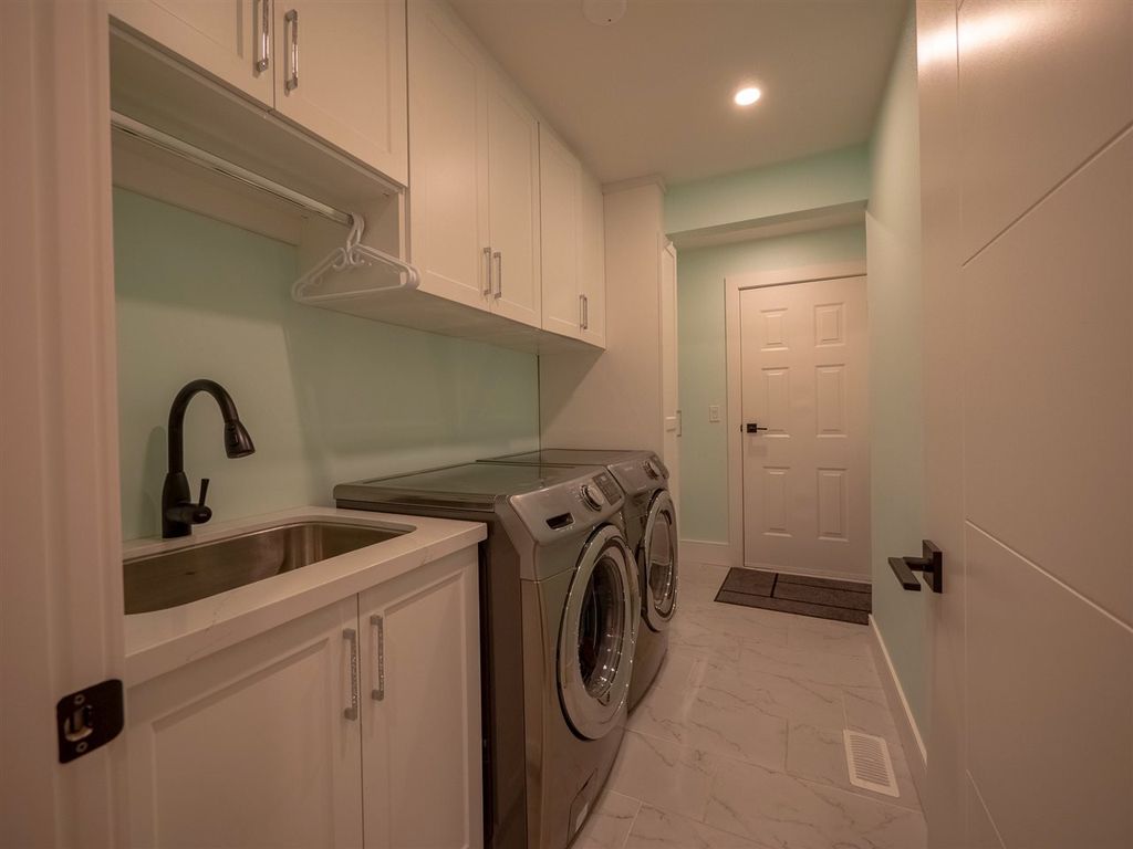 listing image 1104671623124122095