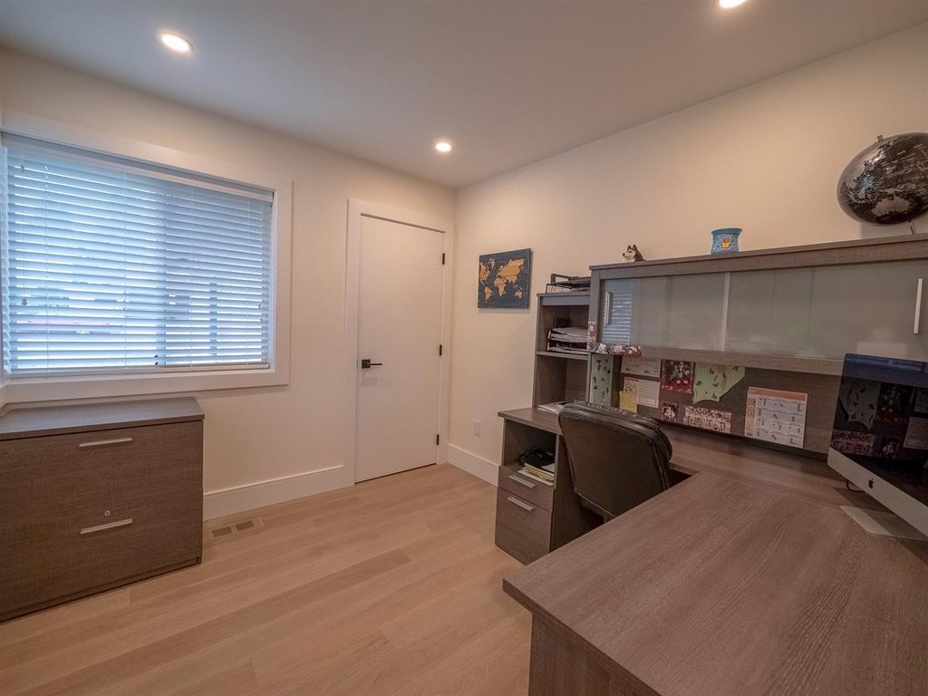 listing image 1109936897548182145