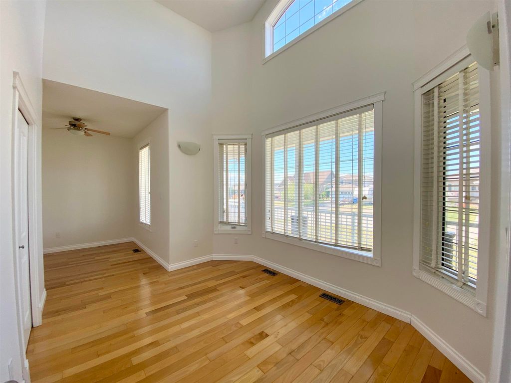 listing image 1100543865219992375
