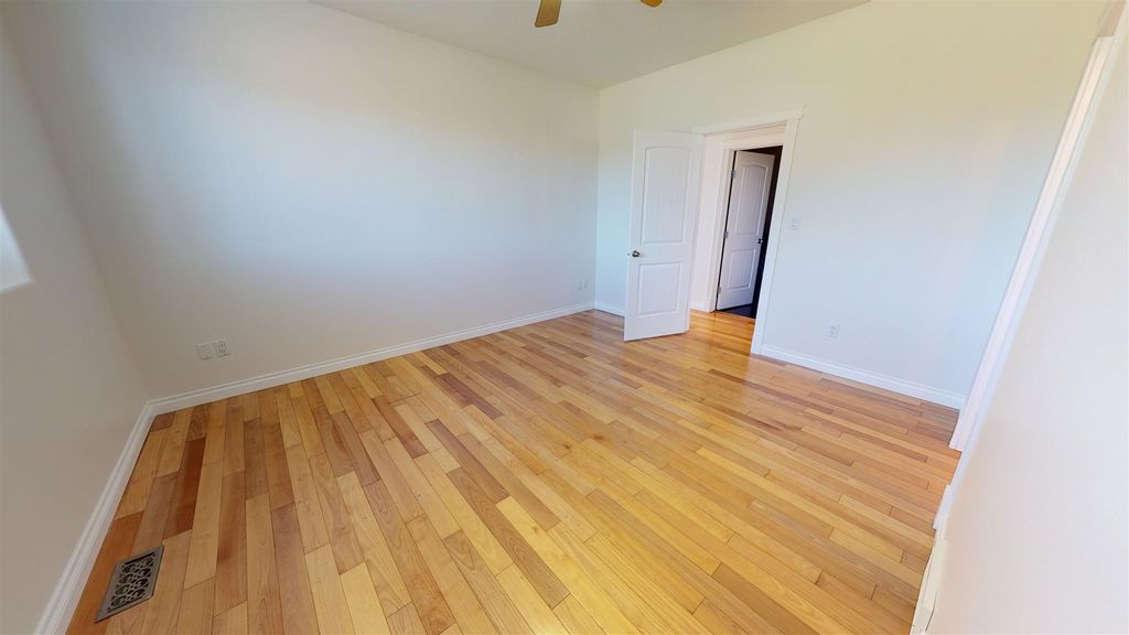 listing image 1109010826308140613