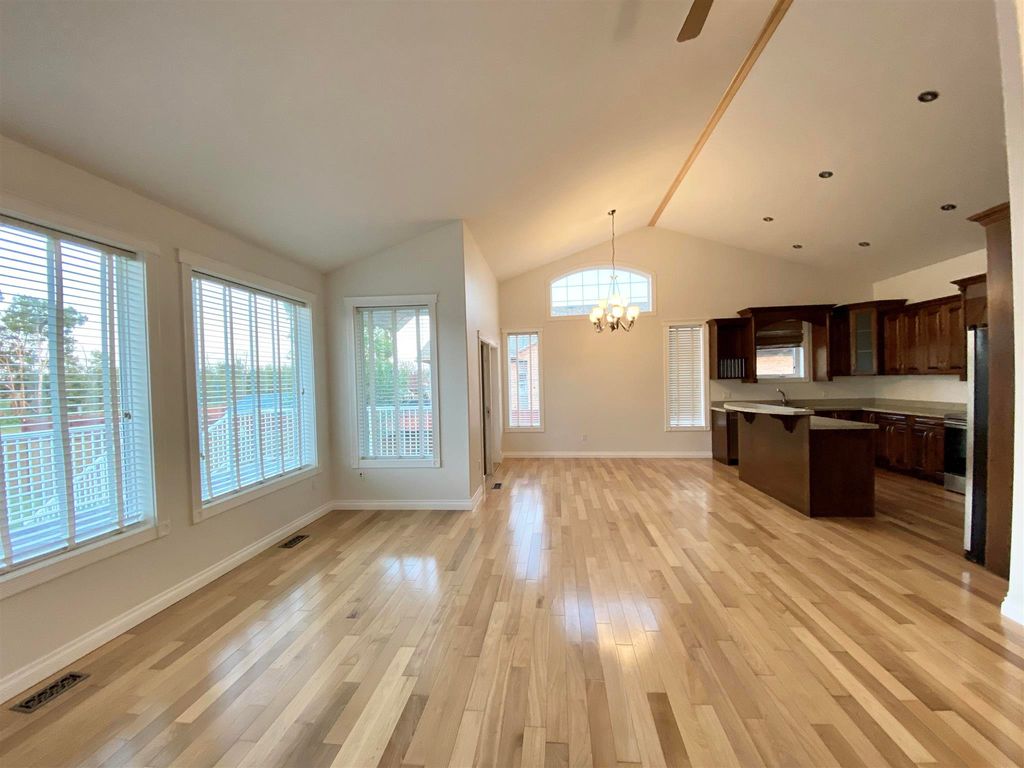 listing image 1102681965555321938