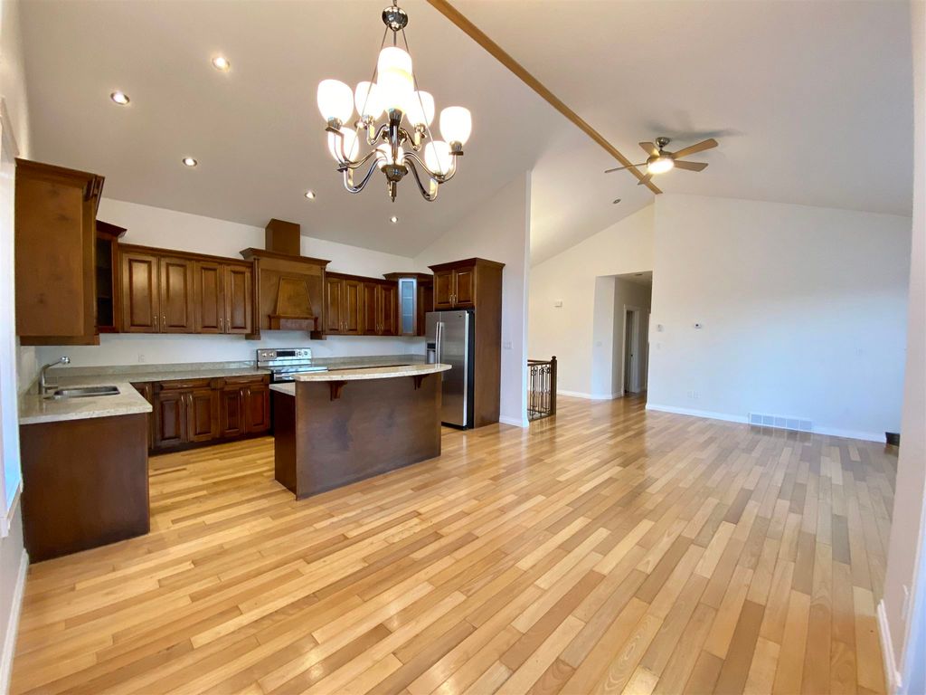 listing image 1109706012464625734