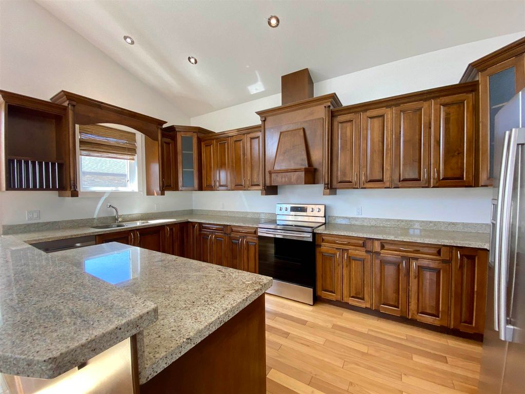 listing image 1101049623762767424