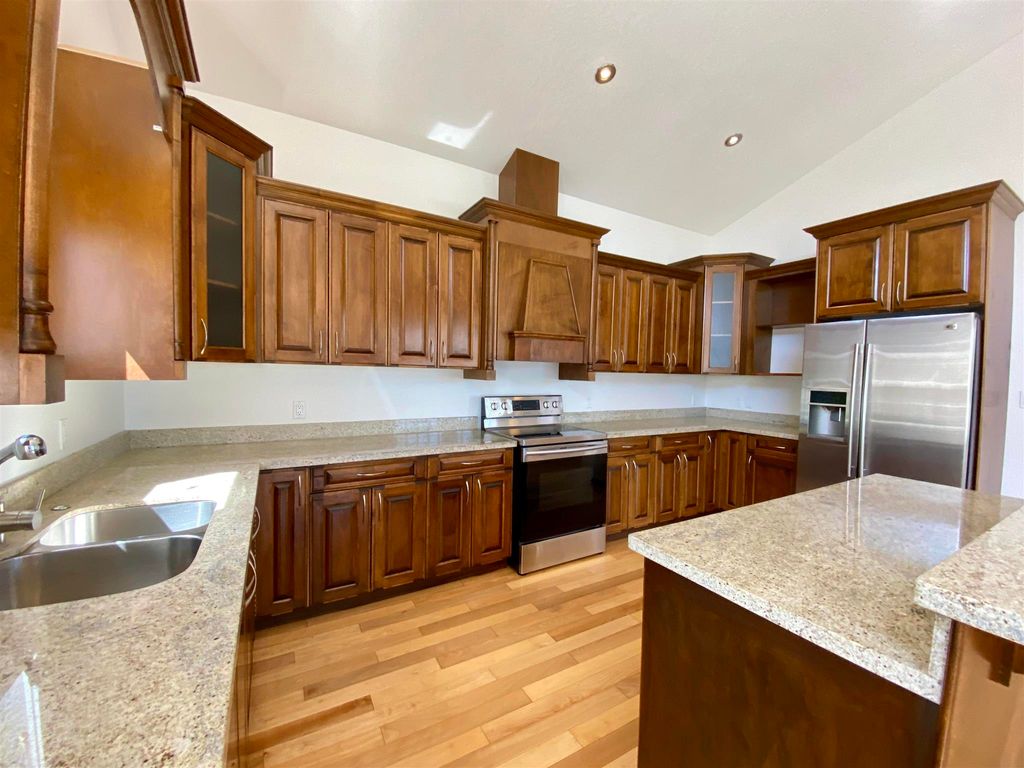 listing image 1101135856508394435