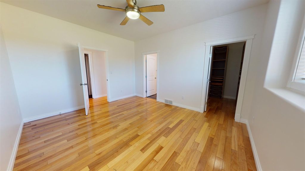 listing image 1106015620596787407