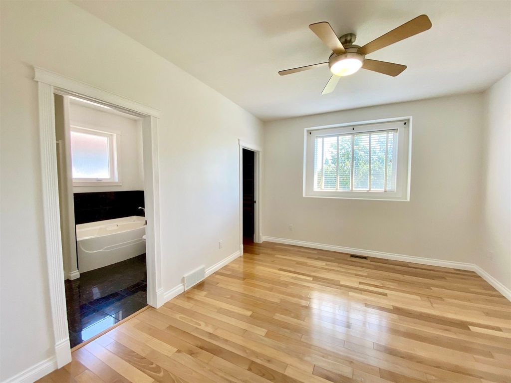 listing image 1101082456248876803