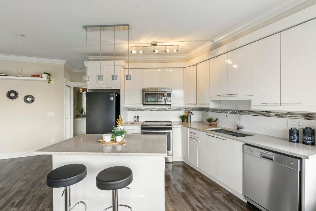 listing image 1100793536825050755