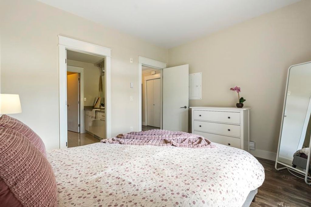 listing image 1101802396240986081