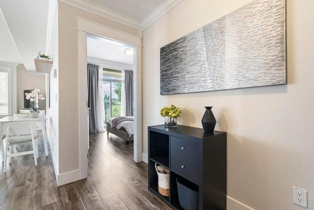 listing image 1103953619950876097