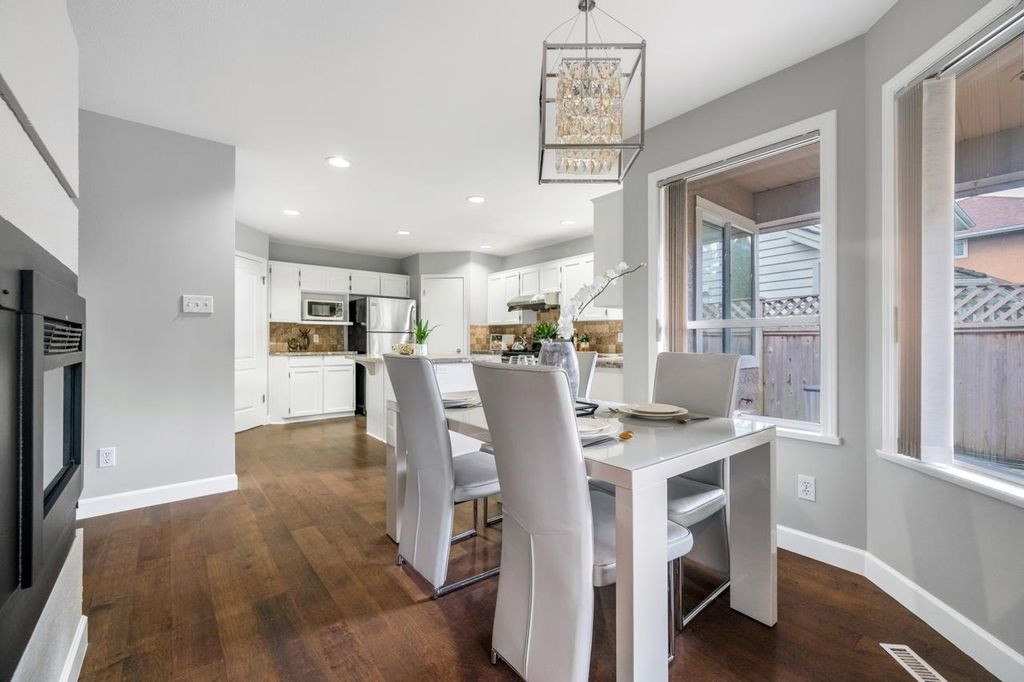 listing image 1104676324218153087