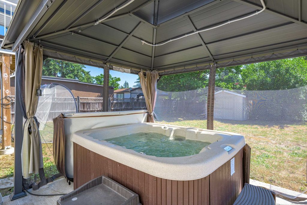 listing image 1106675847221495008