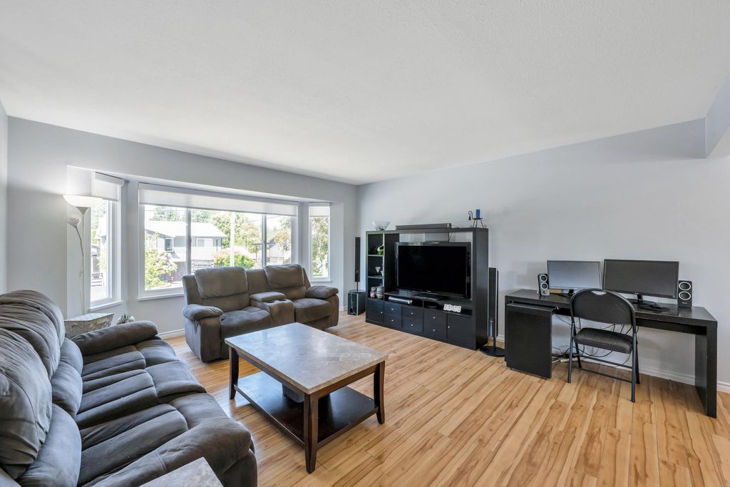 listing image 1102690706879305192