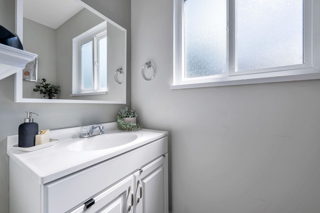 listing image 1108609146619367341