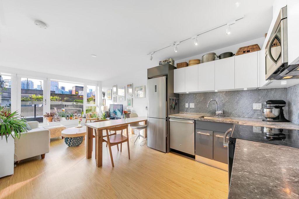 listing image 1108014650250215294
