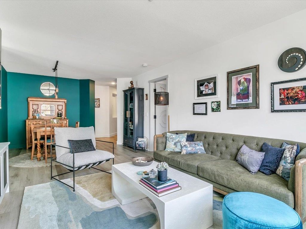 listing image 1106363254348956622