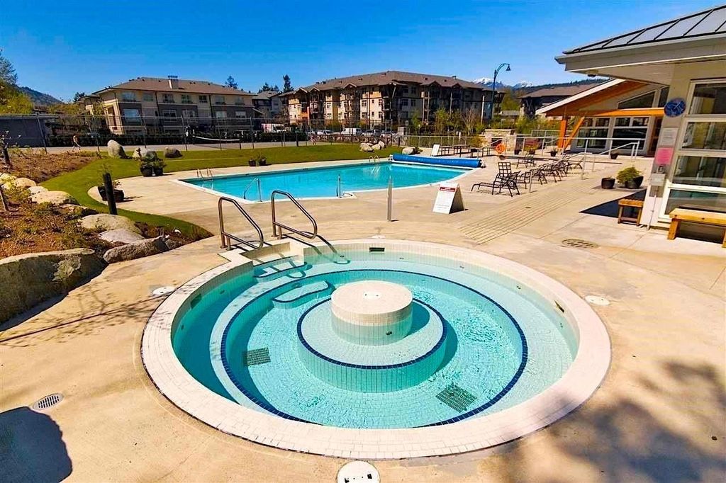 listing image 1104380936838320324