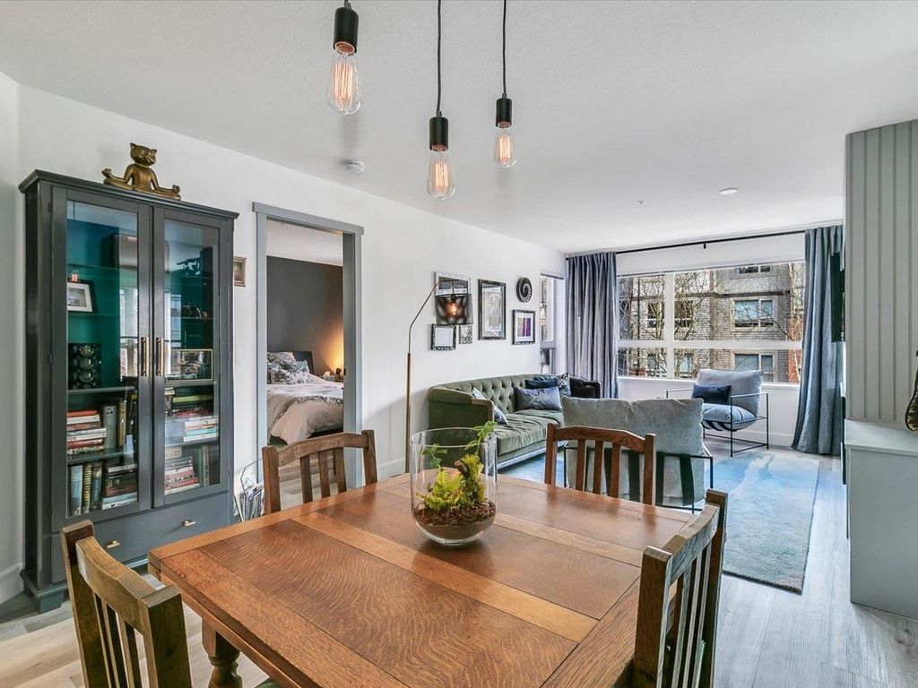 listing image 1103645691807970441