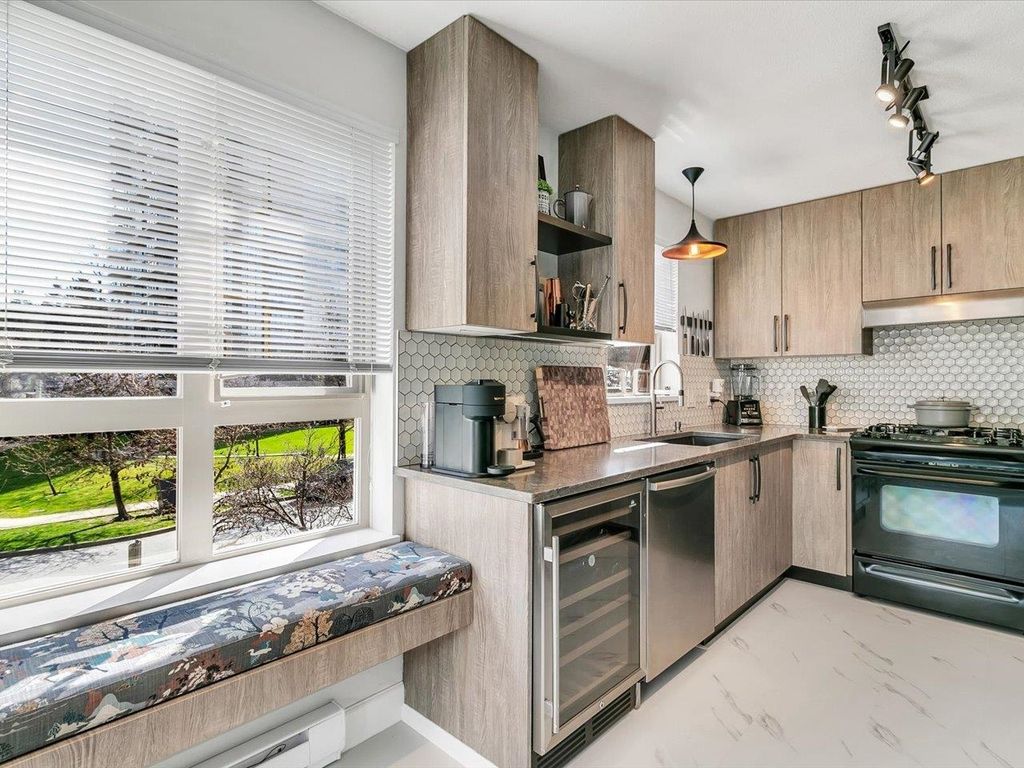 listing image 1100892322790357213