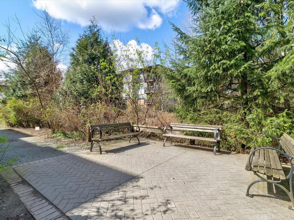 listing image 1106156171169558650