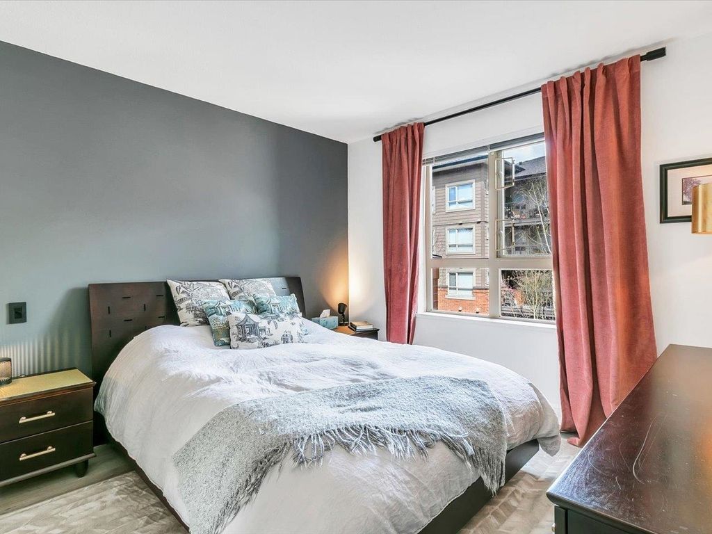 listing image 1102259750499020165