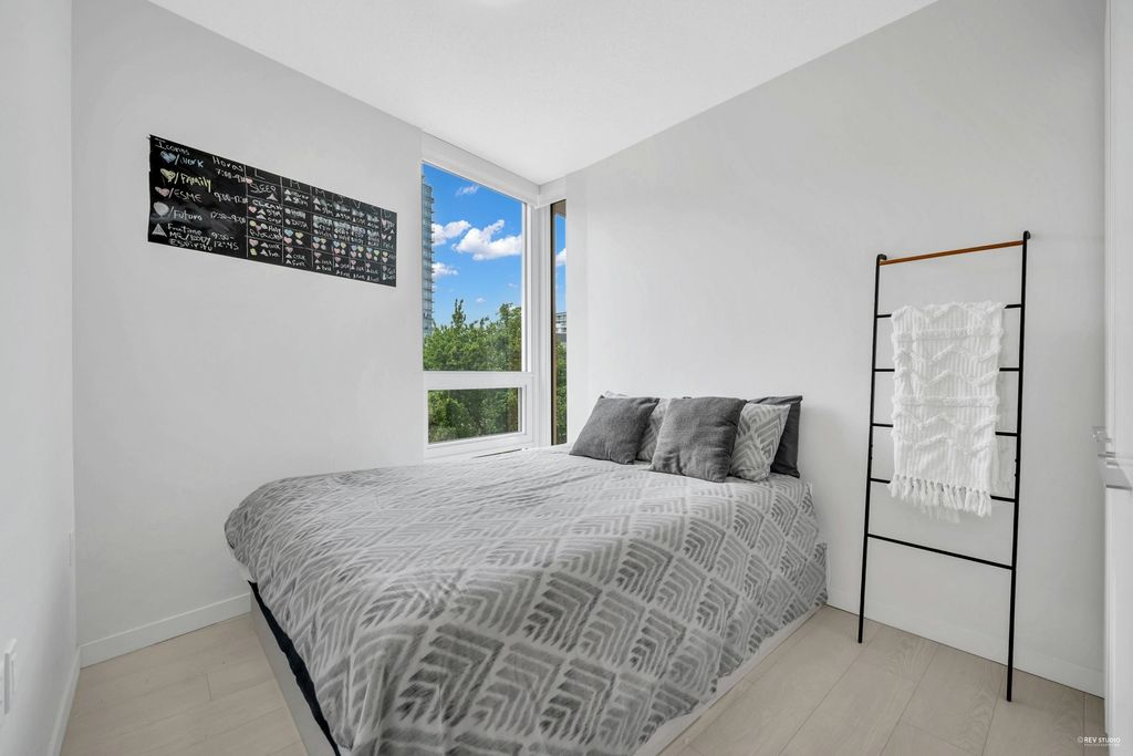 listing image 1103231285794359582