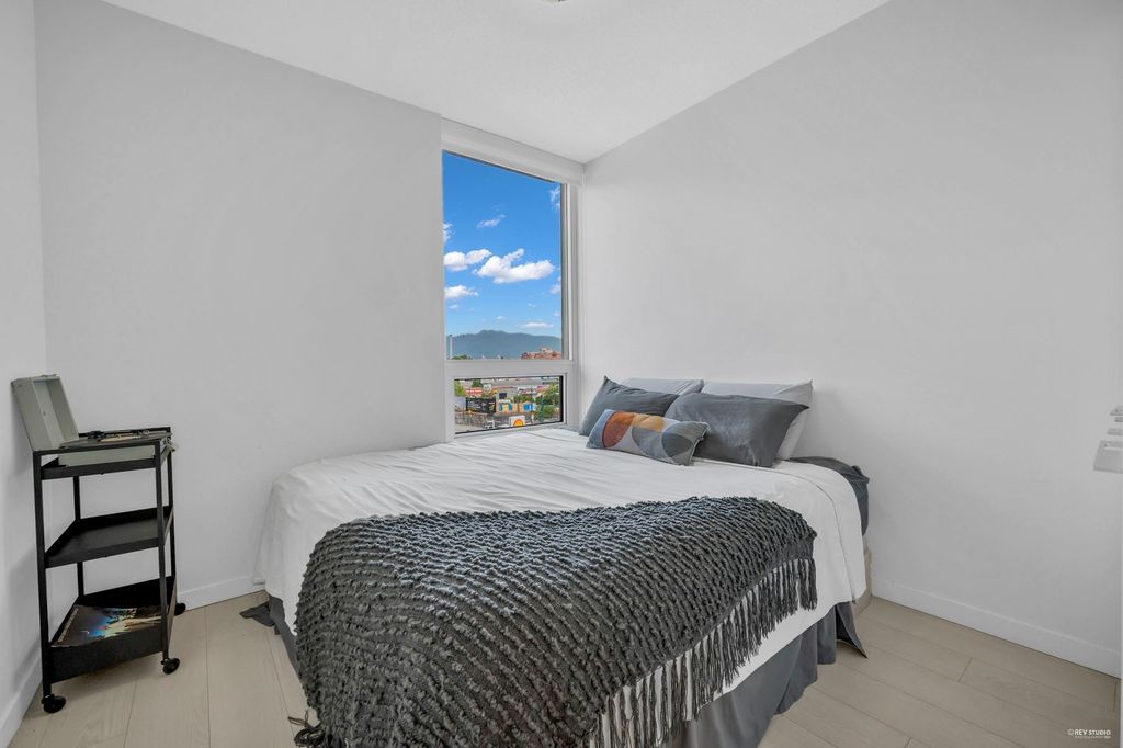 listing image 1105772891583104881
