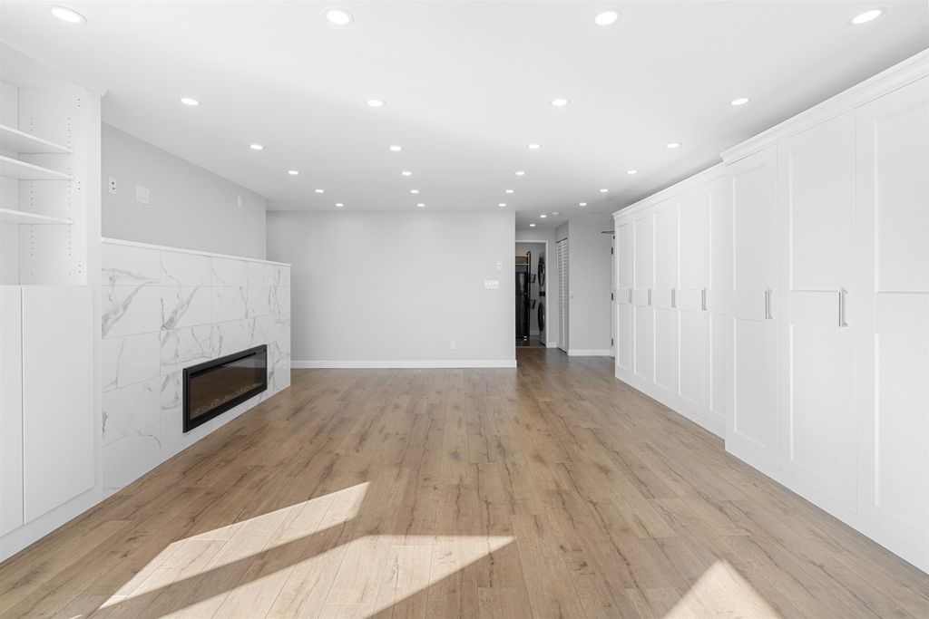 listing image 1101370845651270346