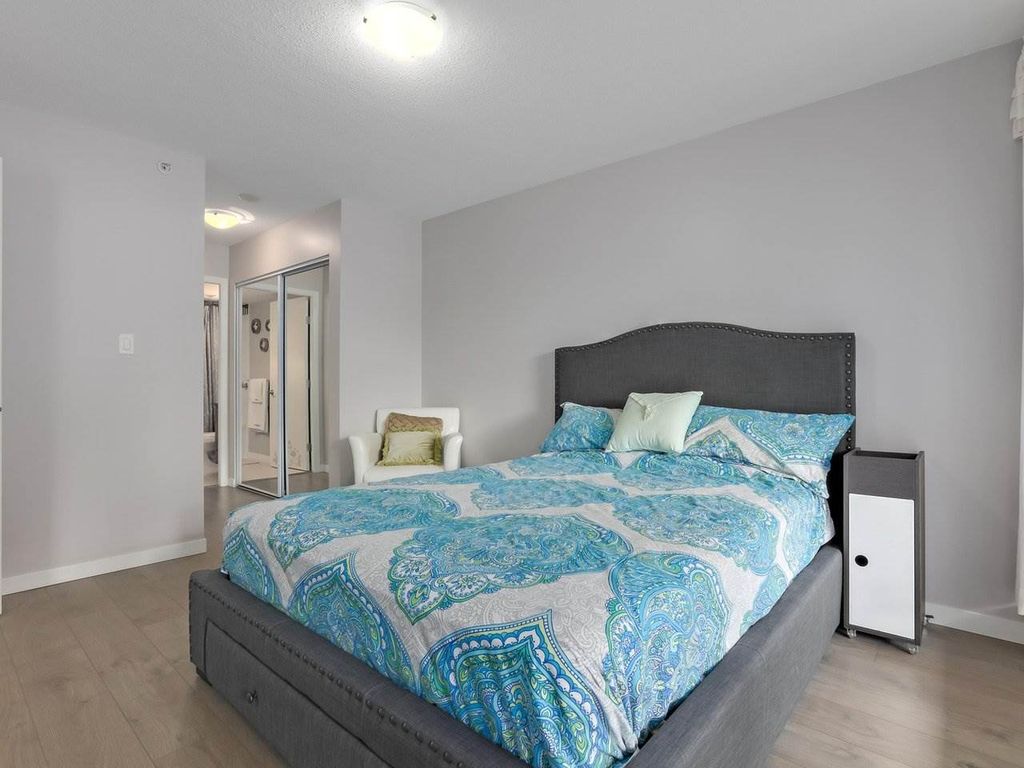 listing image 1108896376114417537