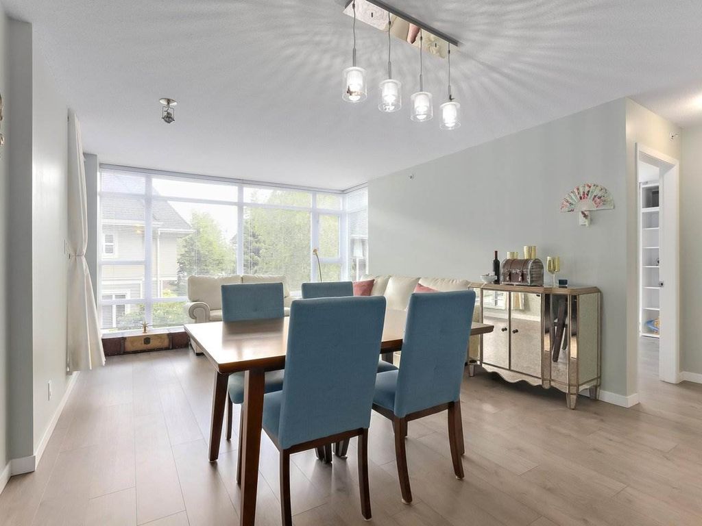 listing image 1100494117229244352
