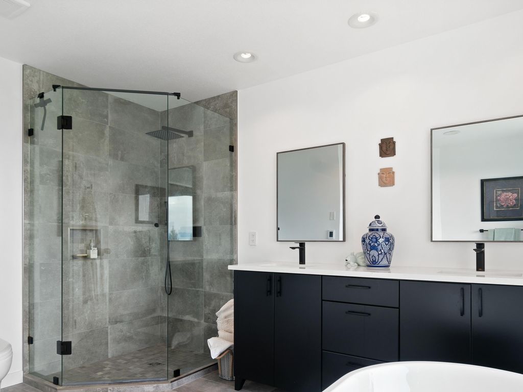 listing image 1106248182536988939