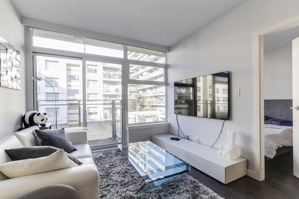 listing image 1104227409446809663