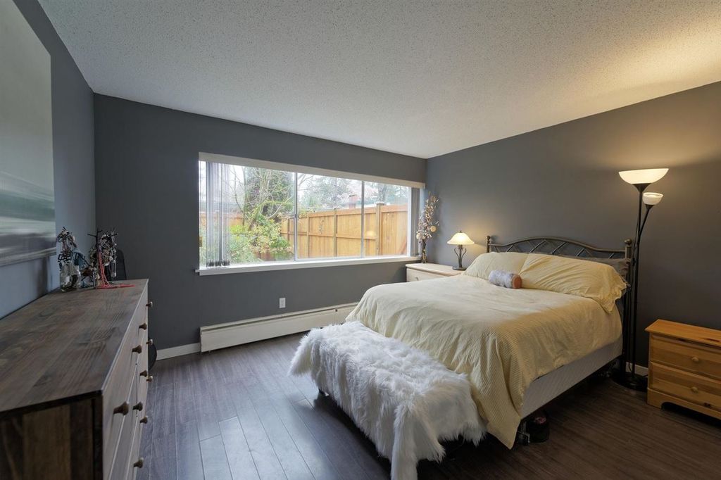 listing image 1106260196623243024