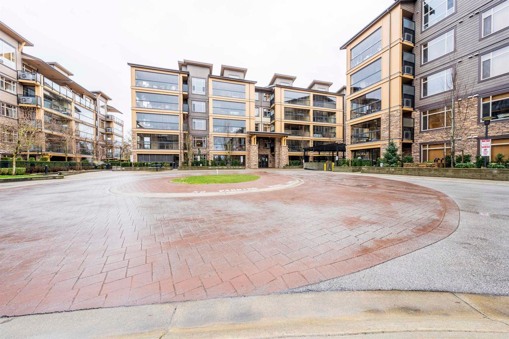listing image 1102908729865429441
