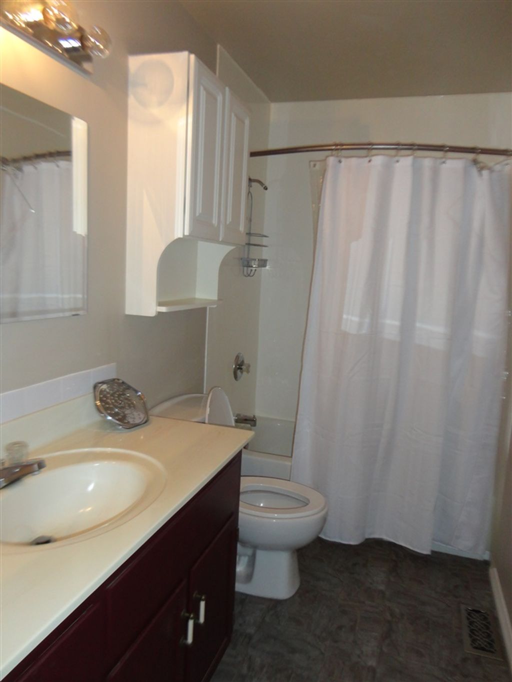 listing image 1103863581907566273