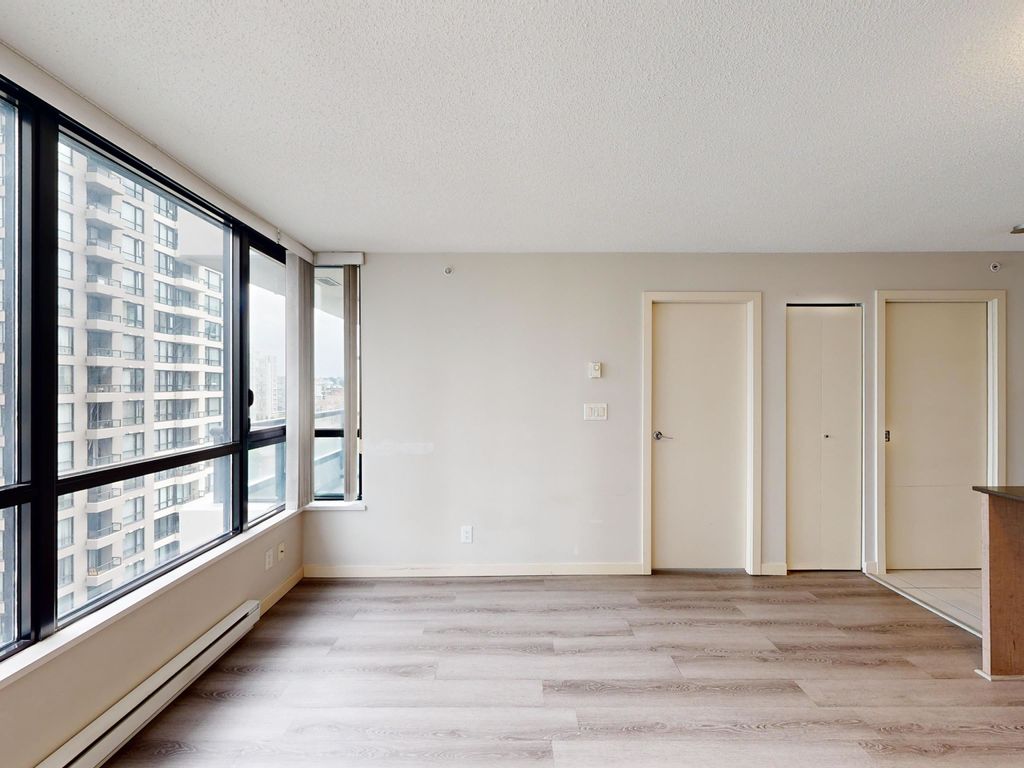 listing image 1107212108405856529